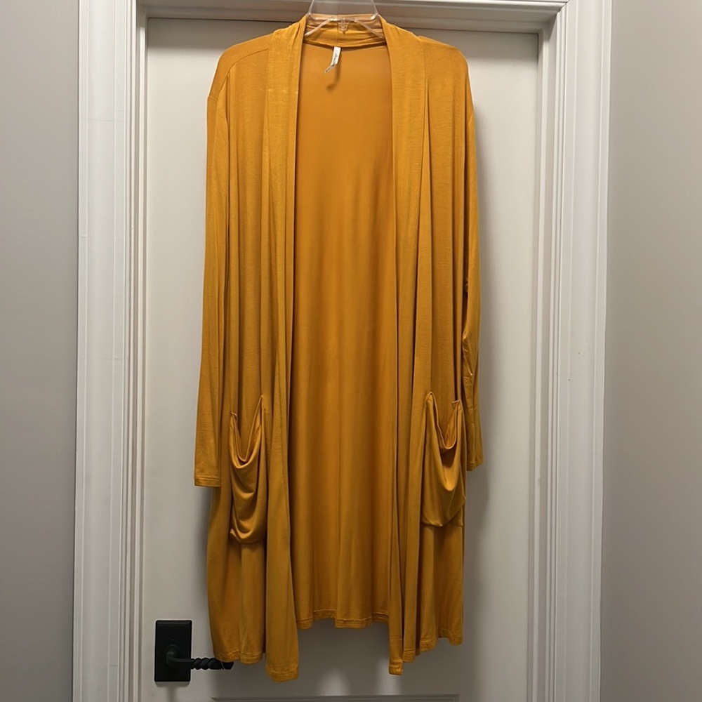 Lightweight long gold cardigan with pockets